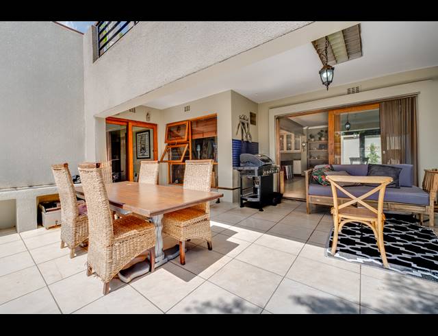 6 BEDROOM HOUSE FOR SALE IN ROBIN HILLS